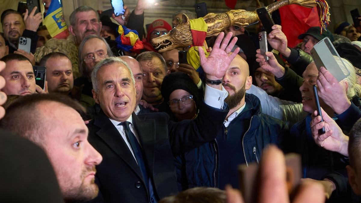 Calin Georgescu cheama romanii in strada din nou Sa facem o hora in Piata Victoriei vin si eu 15 minute