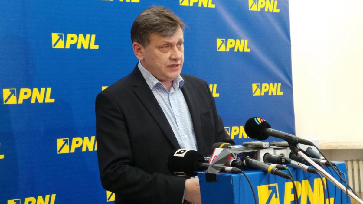 Consiliul National PNL valideaza candidatura lui Crin Antonescu pentru prezidentiale 2025