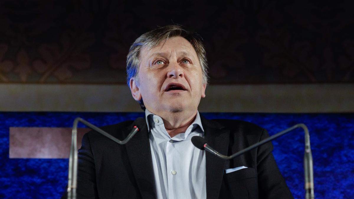 Crin Antonescu LIVE la Antena 3 CNN ora 21 Ce declara despre sondajul care il pozitioneaza pe Georgescu pe primul loc