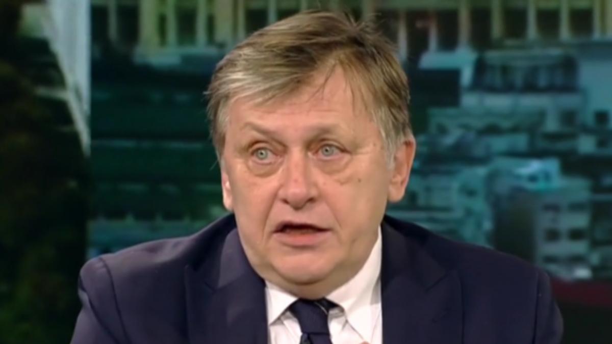 Crin Antonescu il sustine pe Bolojan dupa proteste Imi plac multimile dar nu la munca
