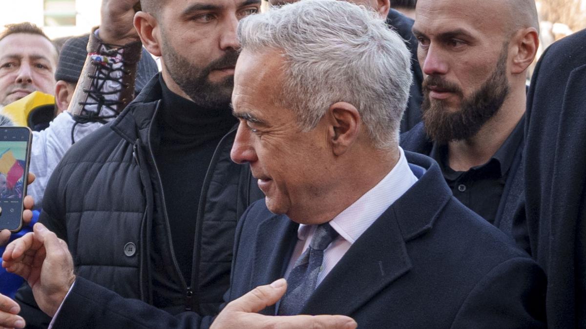 Jandarmeria il acuza pe Calin Georgescu de minciuni la TV despre angajati dupa proces la ICCJ