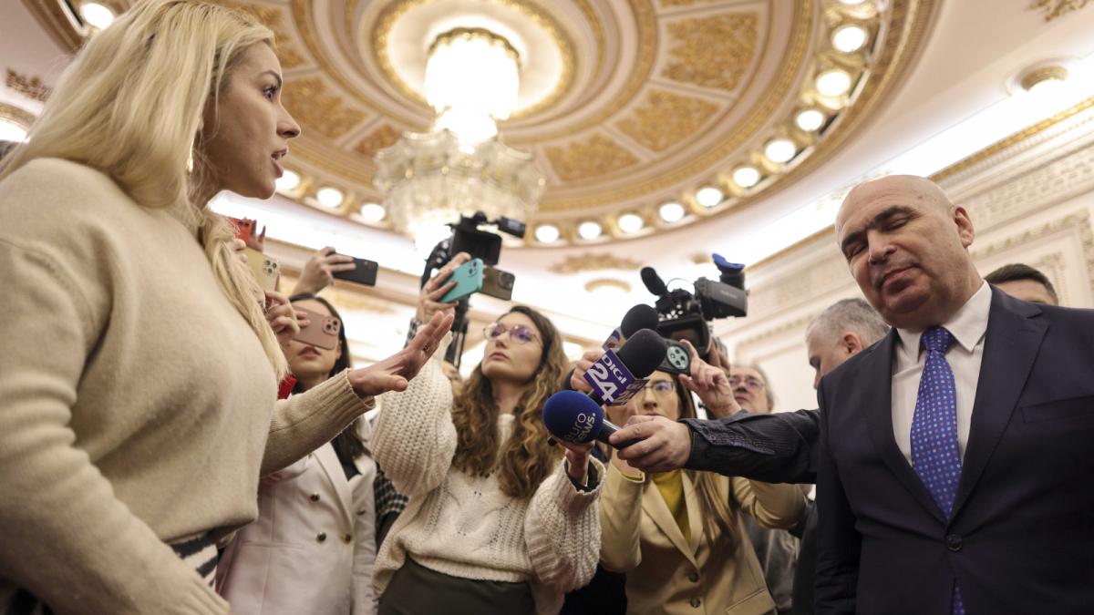Angajatii Senatului protesteaza din nou fata de concedieri Ni se face o nedreptate