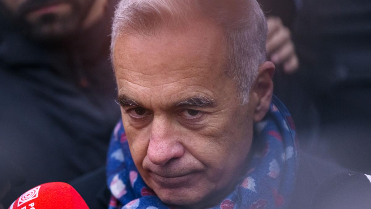 Cristian Sima despre Calin Georgescu in tinerete Foarte supus comunist Ne a turnat la armata ca jucam bridge