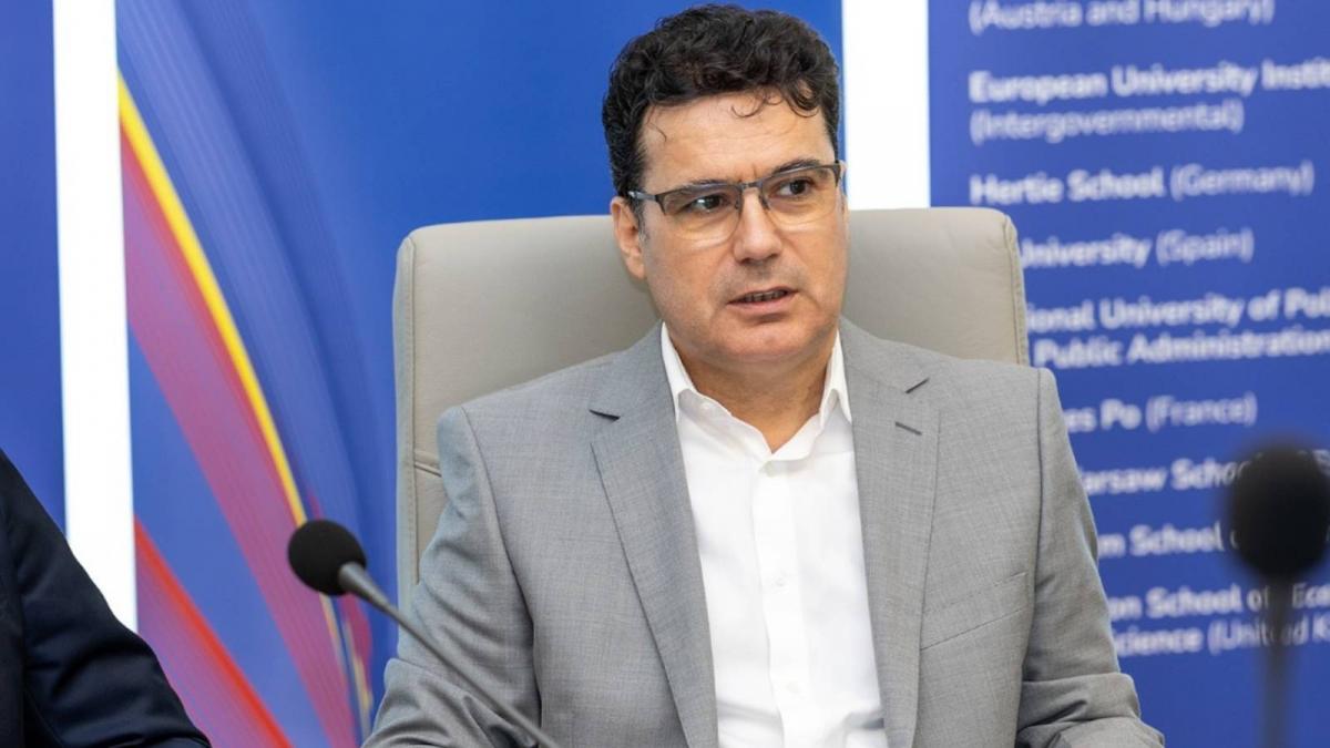 Este regretabil ca cei trei candidati proeuropeni sustin demisia lui Iohannis le este frica de politicienii extremisti prorusi