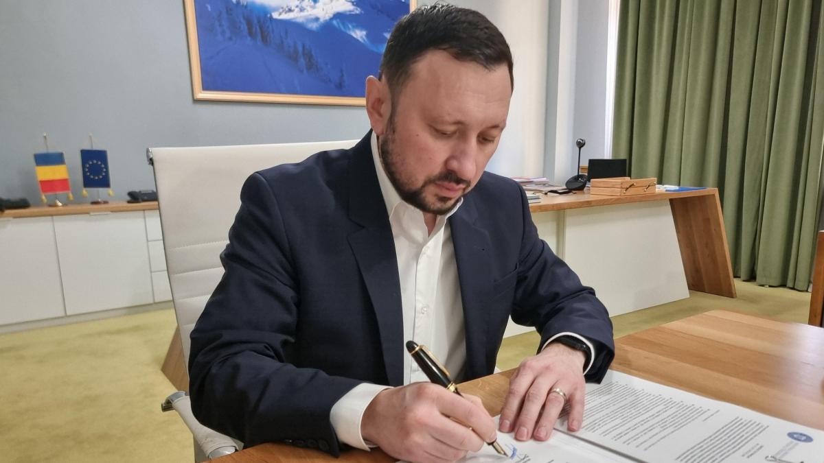 Fechet se plange ca Romsilva il sfideaza 1250 de persoane au primit prime mari in doi ani De un an astept raportul de audit