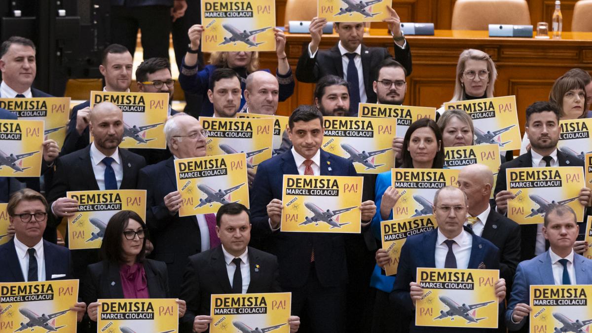 George Simion anunta ca AUR strange semnaturi pentru motiunea de cenzura