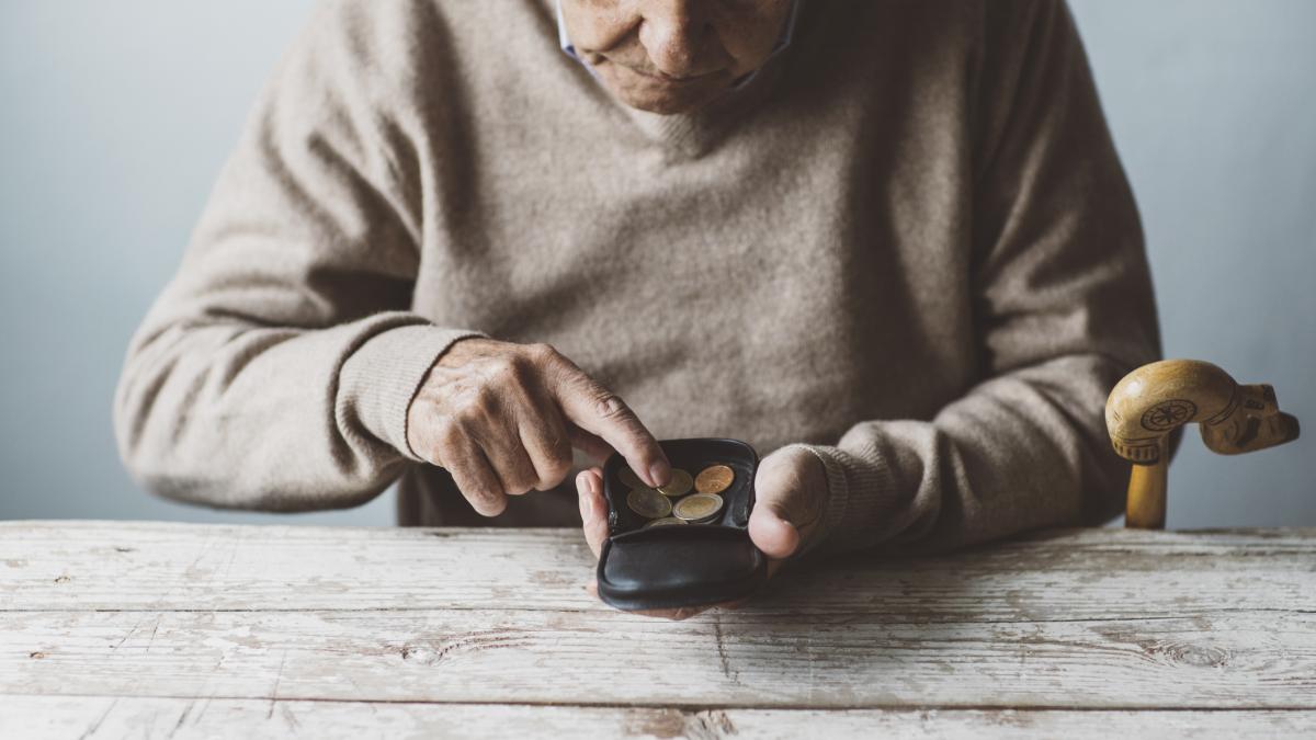 Pensionarii cu pensii mici primesc 800 lei de doua ori