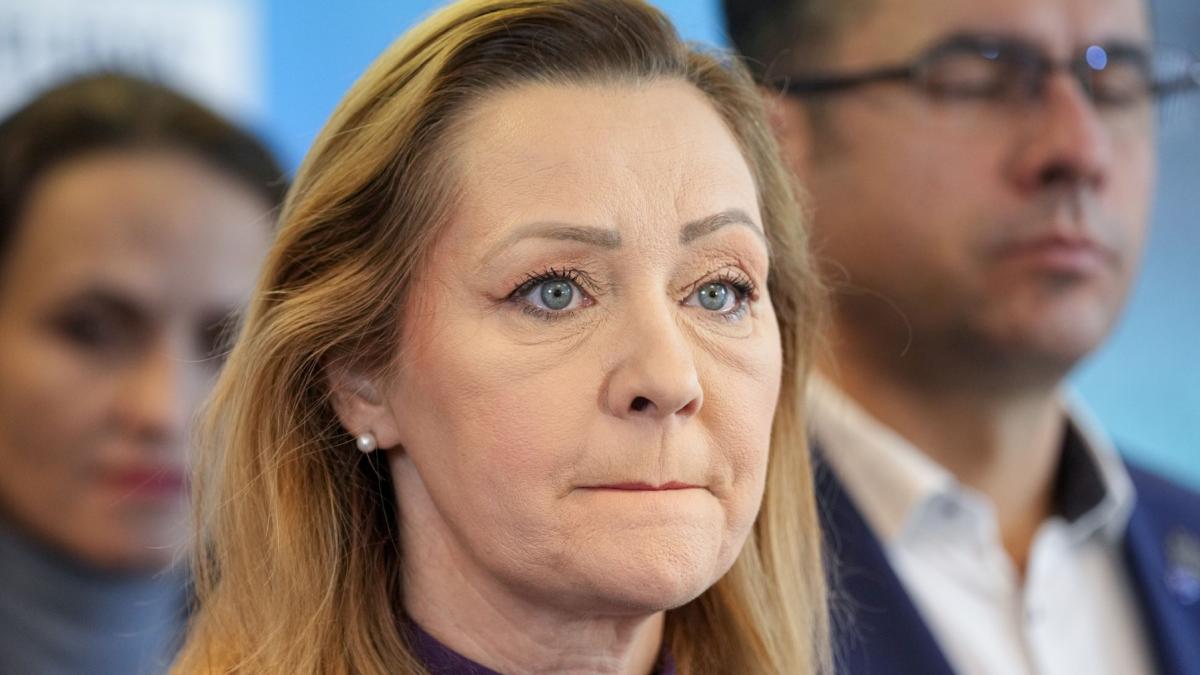 Scandal in USR Elena Lasconi il compara pe Nicusor Dan cu Calin Georgescu i se cere demisia