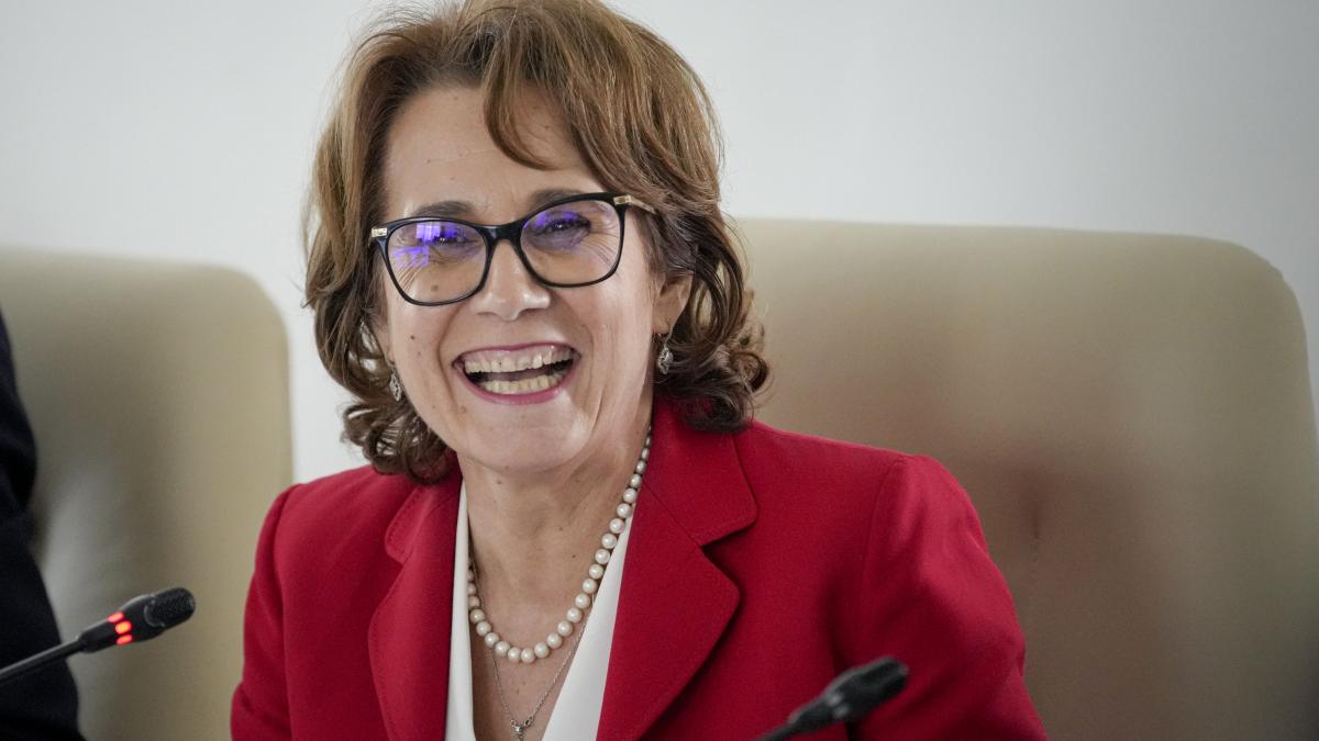 Senatoarea Nicoleta Pauliuc 35 milioane vizualizari intr o luna pentru videoclipuri despre pericolele online