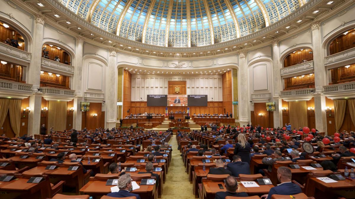 Amenzi crescute pentru parlamentarii chiulangii Proiect adoptat