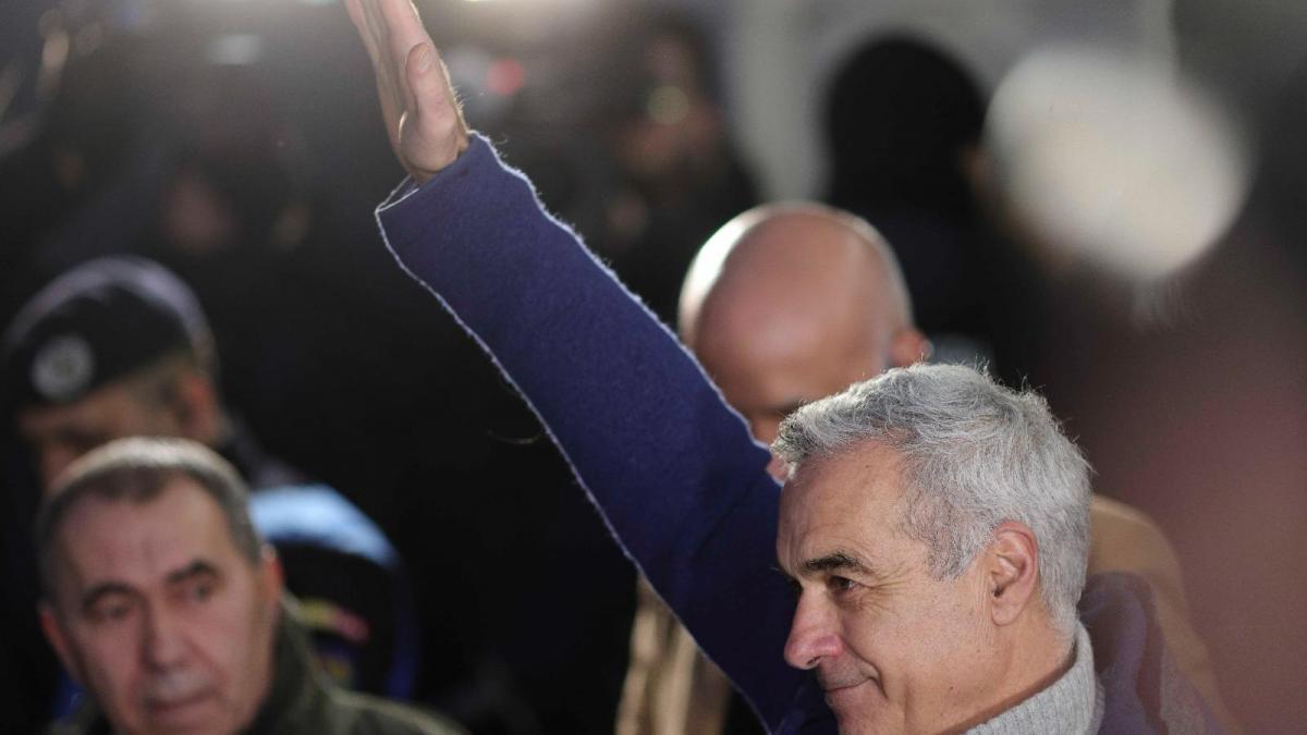 Calin Georgescu a facut salut nazist la Parchet