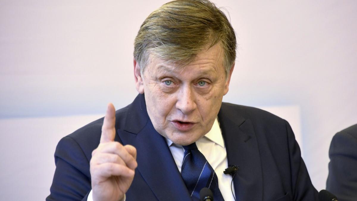 Crin Antonescu Donald Trump are dreptate Nu putem sa lasam SUA sa plateasca pentru noi Cred ca 35 din PIB pentru Aparare este posibil