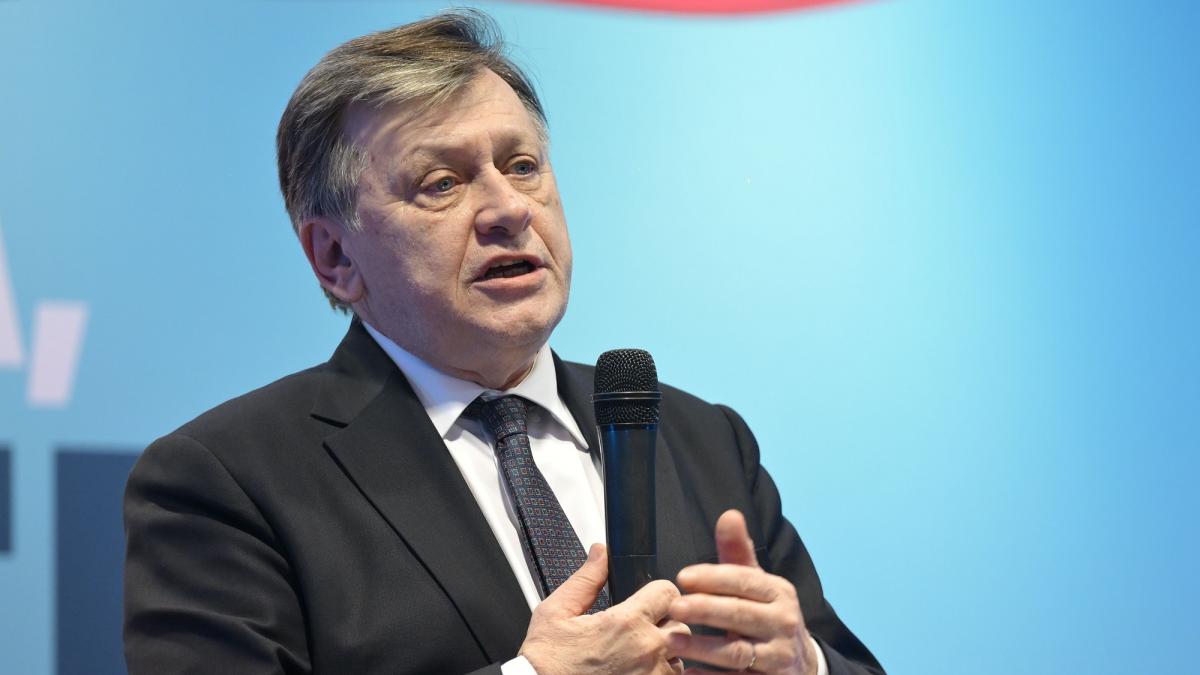 Crin Antonescu Romania poate avansa doar prin munca exporturi fabrici care impulsioneaza tara