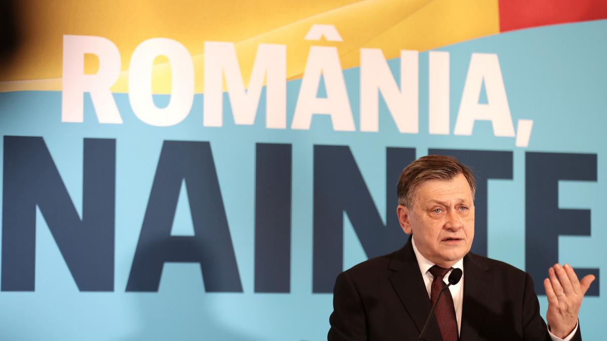 Crin Antonescu si a dat demisia din PNL E straniu dar necesar