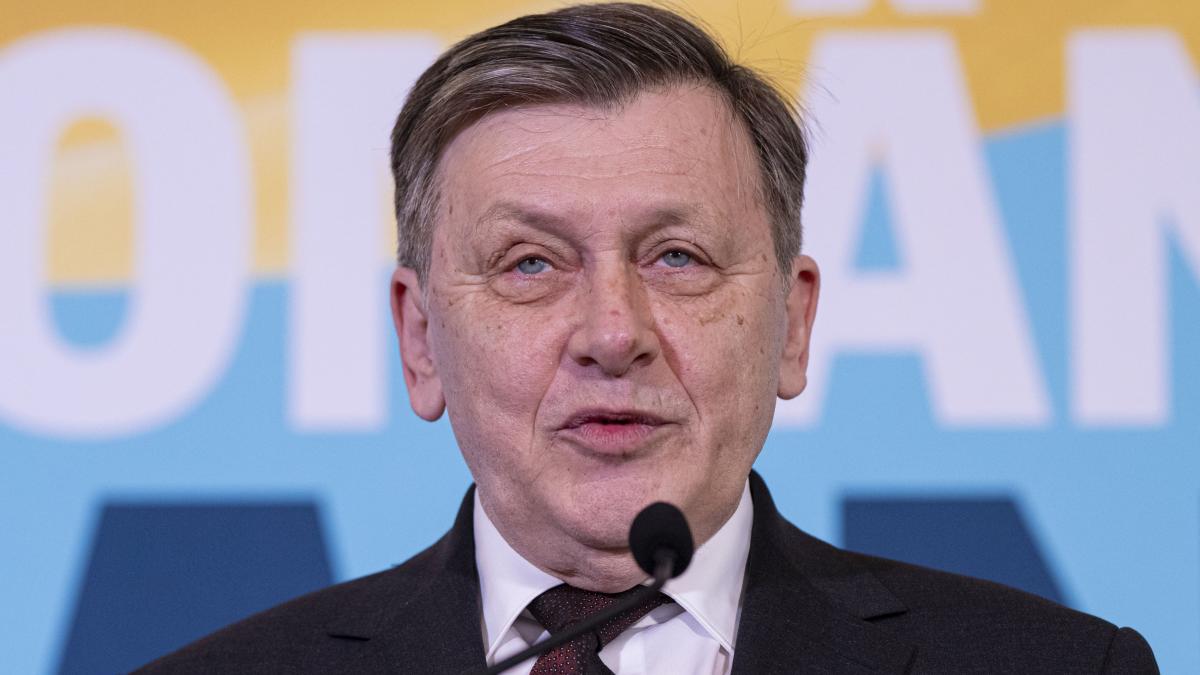 Fechet despre Crin Antonescu Indeplineste conditiile pentru a fi presedinte Are ambitia de a repune Romania pe drumul ei