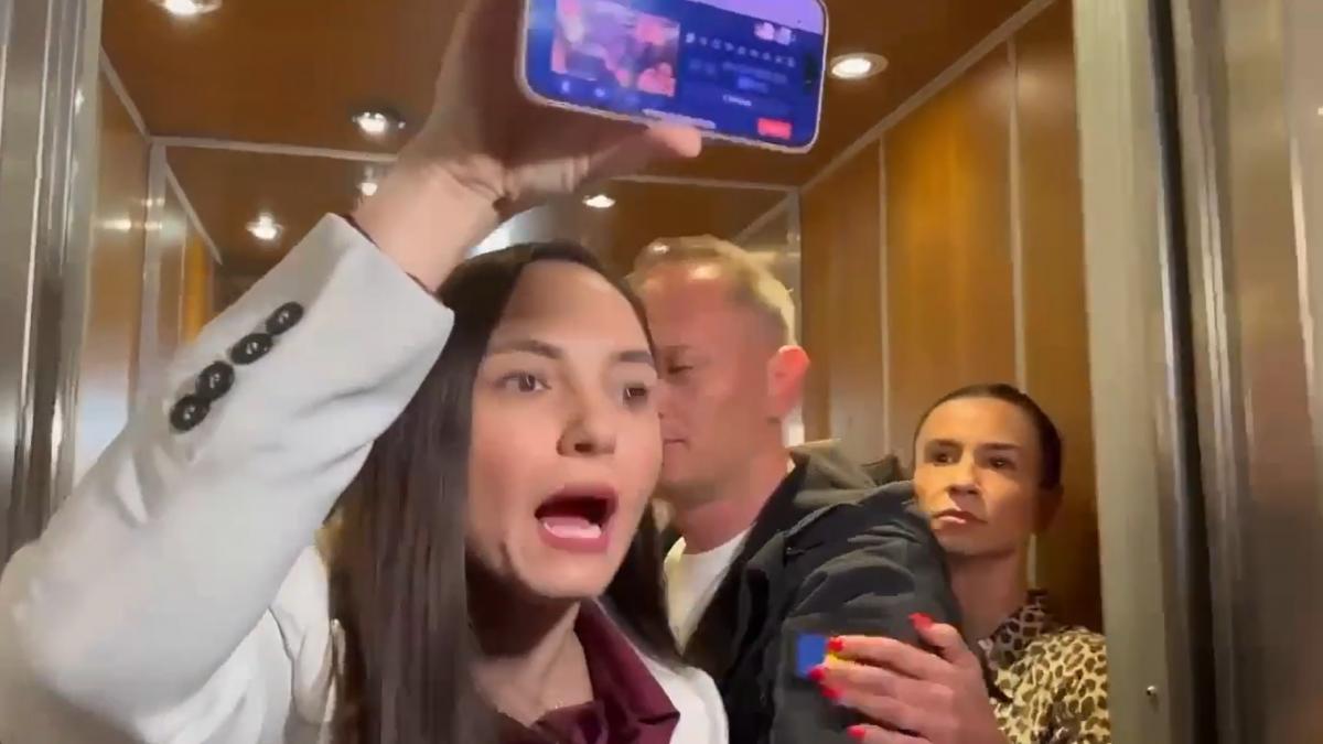 Iesire nervoasa a sefei POT Dati va la o parte