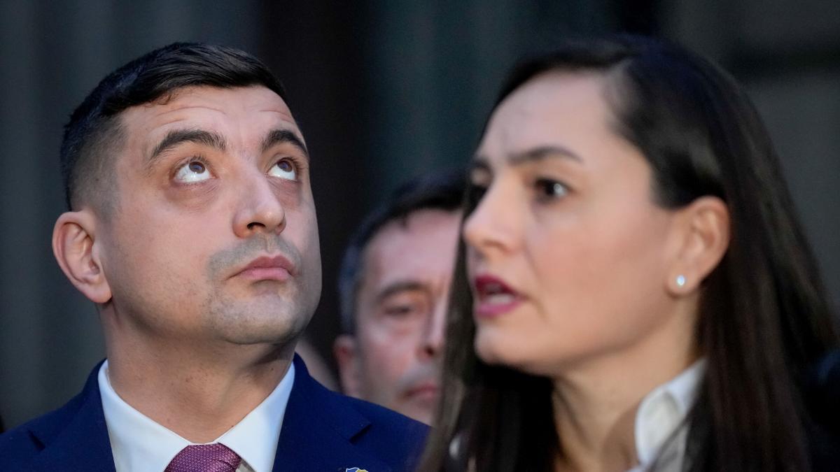 Incepe razboiul Simion Gavrila Cine se retrage