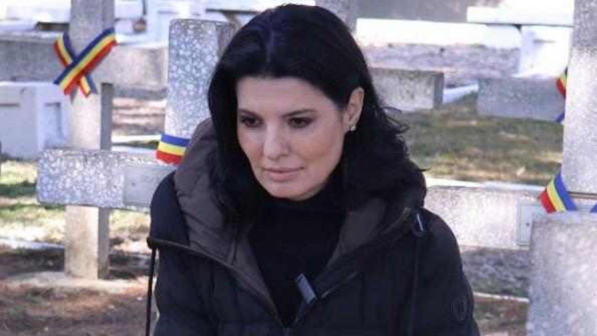 Lavinia Sandru a omagiat eroii cazuti la Oarba de Mures Am platit cu sange Dar ce facem azi pentru Romania