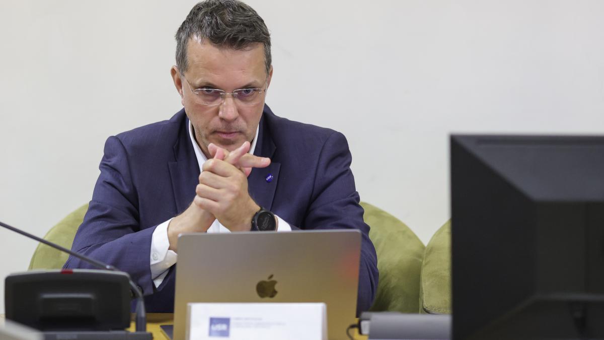 USR cere demiterea ministrului de Externe Ionut Mosteanu A mai auzit cineva de Emil Hurezeanu