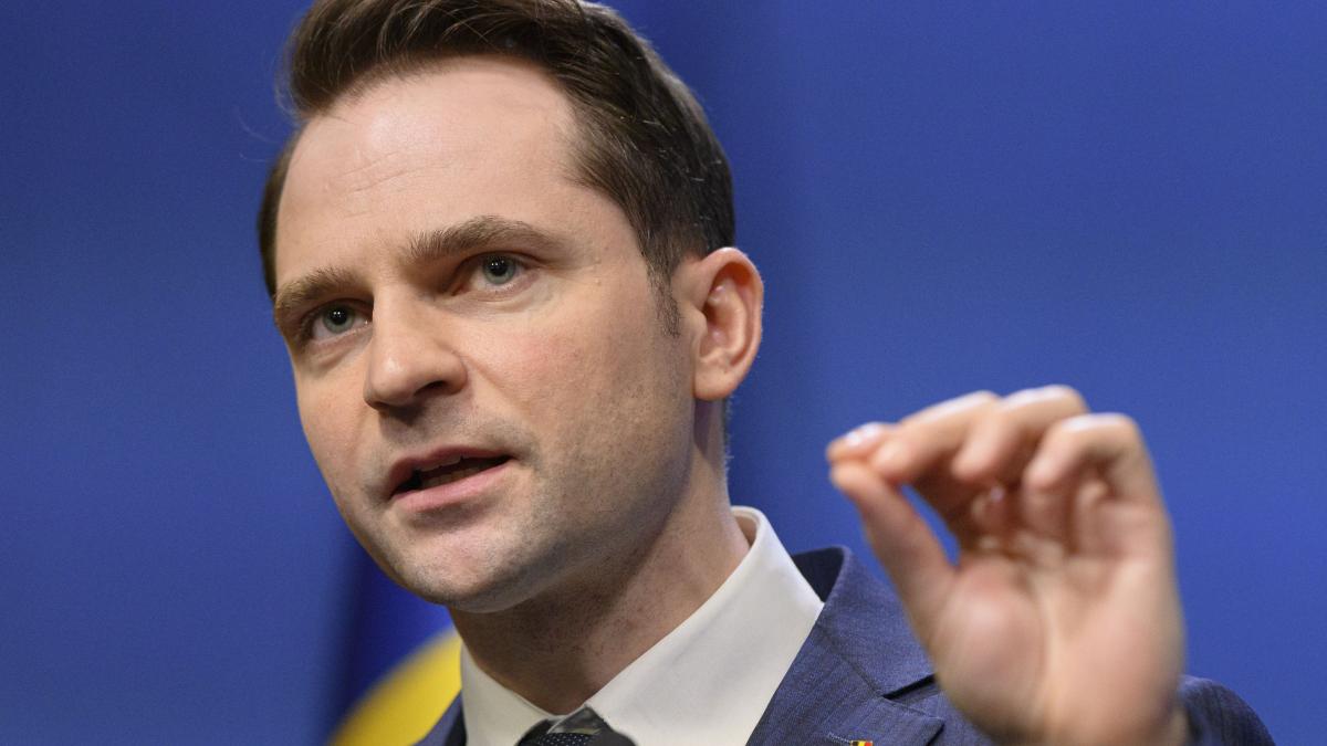 Burduja Crin Antonescu nu are rival intre candidati Despre Nicusor Dan Vrea sa fuga la Cotroceni