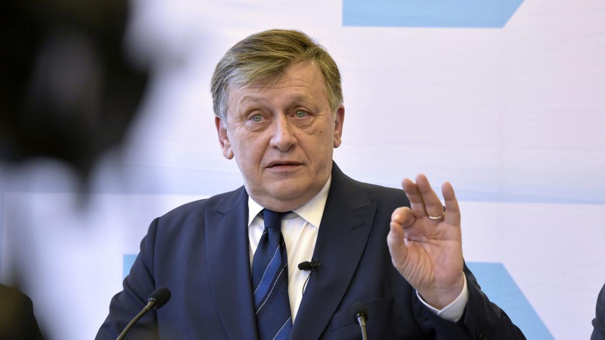 CNSAS Crin Antonescu nu a fost agent sau colaborator al Securitatii De ce apare in dosarele CNSAS