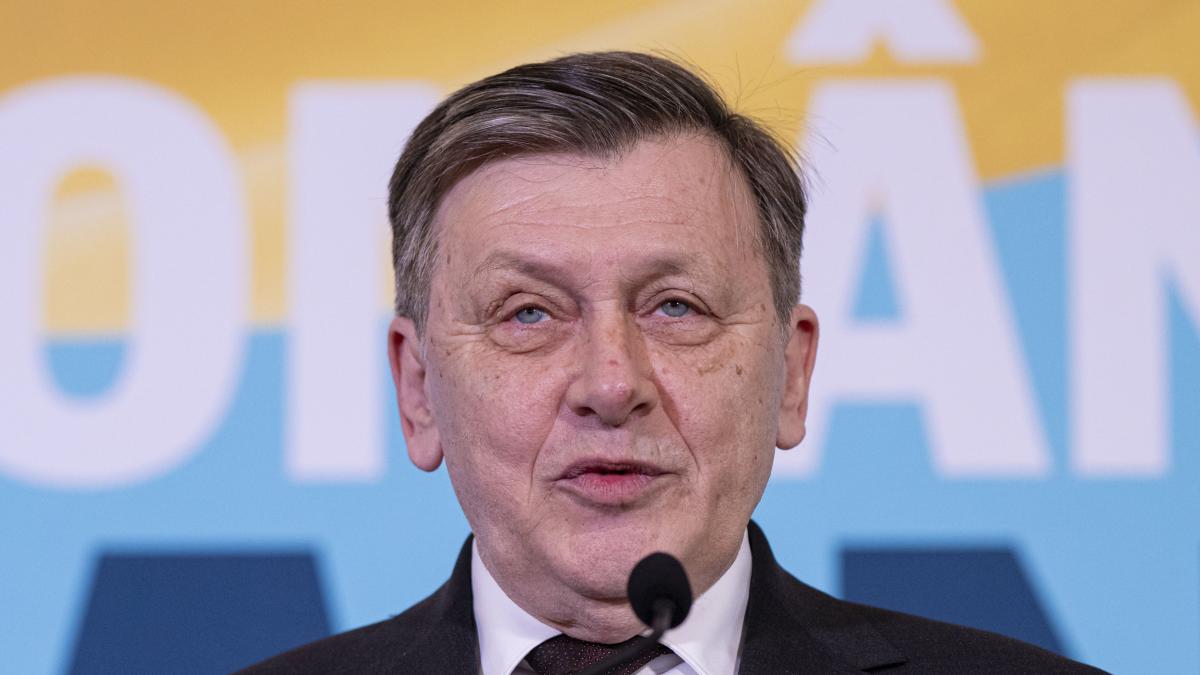 Crin Antonescu Nu voi cere pensie speciala de parlamentar