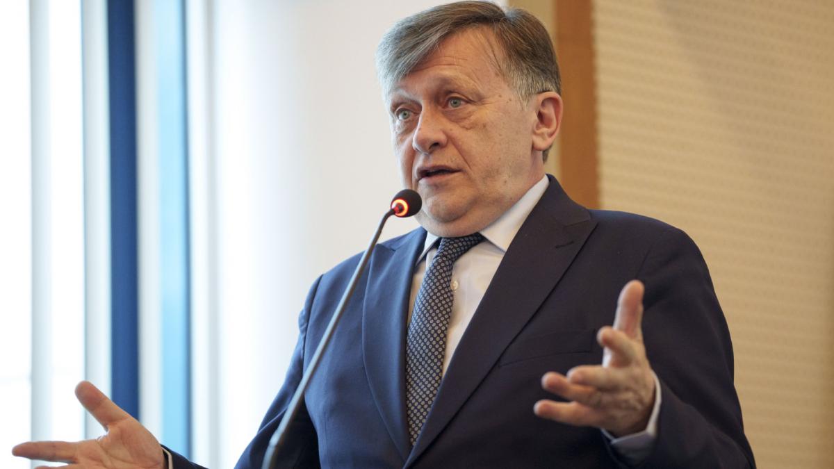 Crin Antonescu indeamna romanii sa voteze pe 4 mai Romania ramane tinta unui atac hibrid