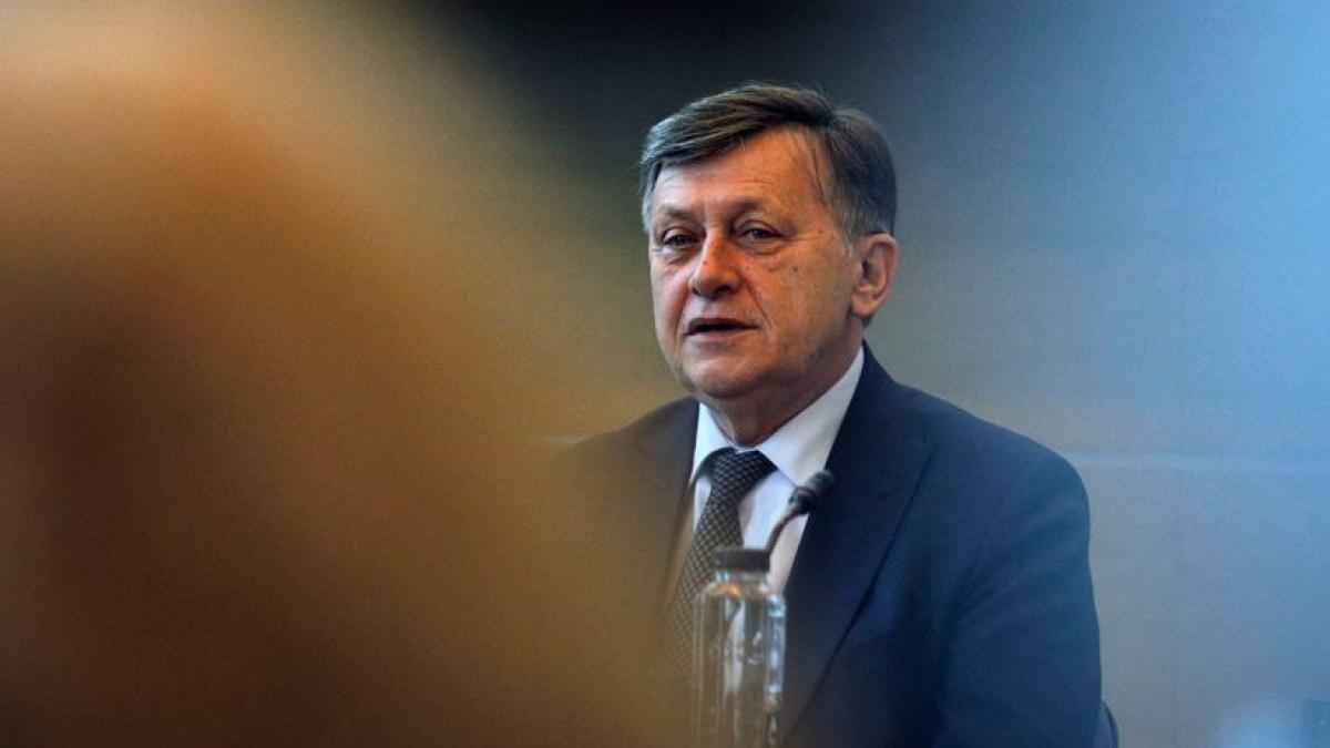 De ce Crin Antonescu il compara pe Ponta cu Radu cel Frumos Turcii au vrut unul mai instruit si mai docil