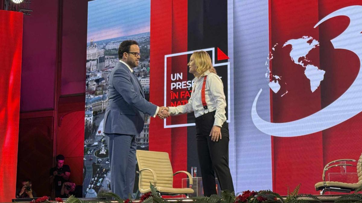 Elena Lasconi intrebata despre aderarea Romaniei la NATO Stiu ca e 2004 dar nu data