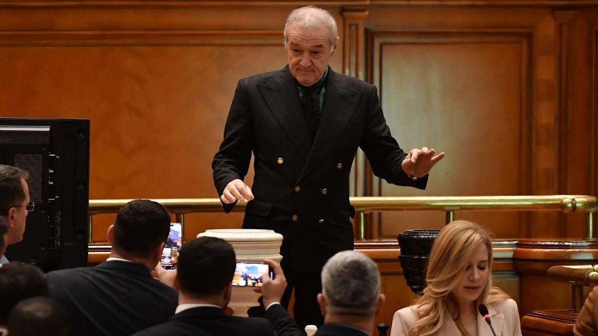 George Becali si a anuntat demisia din AUR