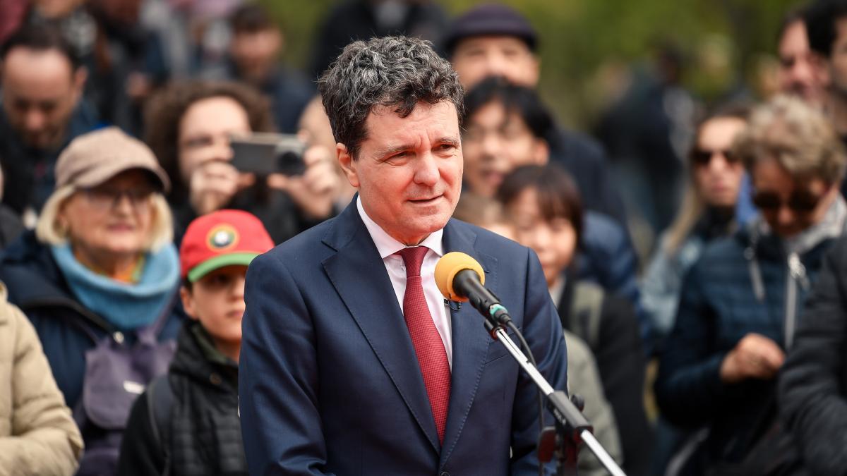 Nicusor Dan despre utilizarea masinii Primariei Daca ma duce acasa poate sa ma duca si la o dezbatere