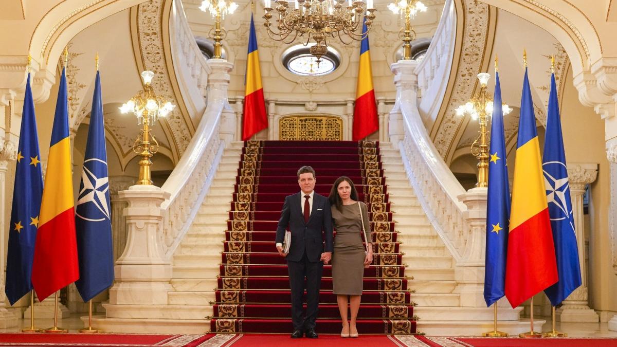 Cine este si ce face Mirabela Gradinaru partenera lui Nicusor Dan