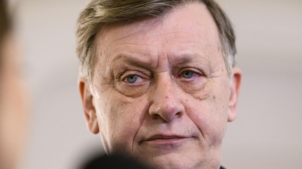 Crin Antonescu inainte de exit polluri Ultimele cifre indicau o diferenta semnificativa intre locurile 2 si 3