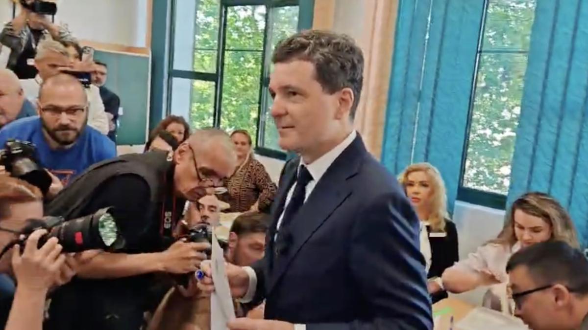 Nicusor Dan la vot Am votat pentru oamenii tacuti si cinstiti ne reprezentati pana acum