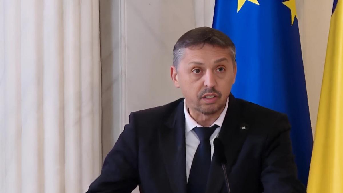 Daniel David renunta la 25 din salariu pentru burse