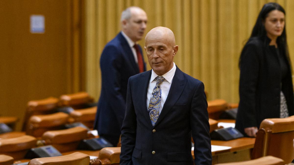 Deputatul AUR Mugur Mihescu nu a tiut de bani pentru chirie