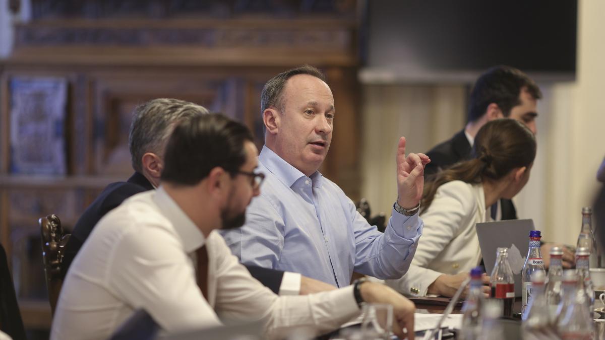 Liderul PSD cere taxa de solidaritate cu masina de 100000 euro