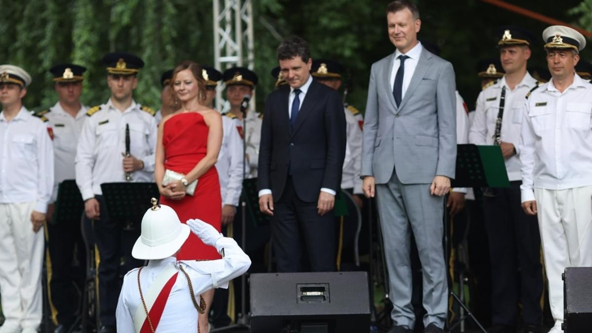 Petrecerea de ziua de nastere a Regelei Charles