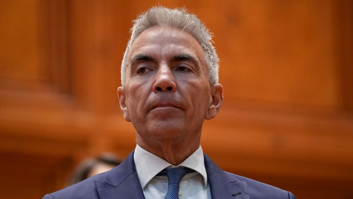 Angajatii Guvernului cer demisia vicepremierului Anastasiu