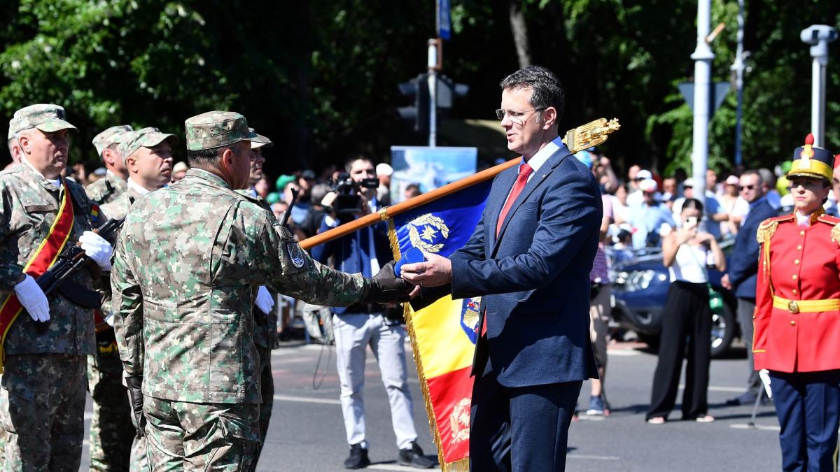 Ministrul Apararii solicita desecretizarea ajutoarelor catre Ucraina