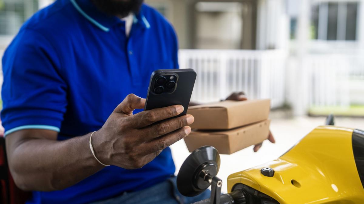 Ministrul Muncii Locuri de munca pentru romani mai intai