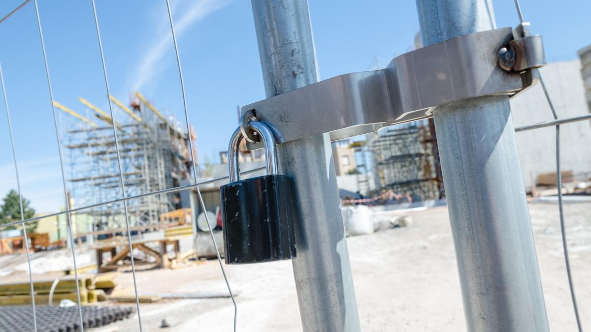 Se inchid mii de santieruri pentru canalizare si drumuri