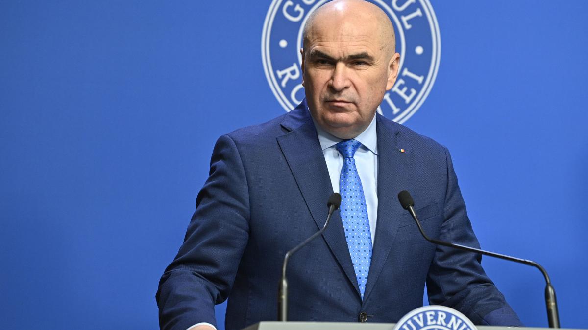 Surse Guvernul Bolojan vrea sa interzica transferurile functionarilor publici
