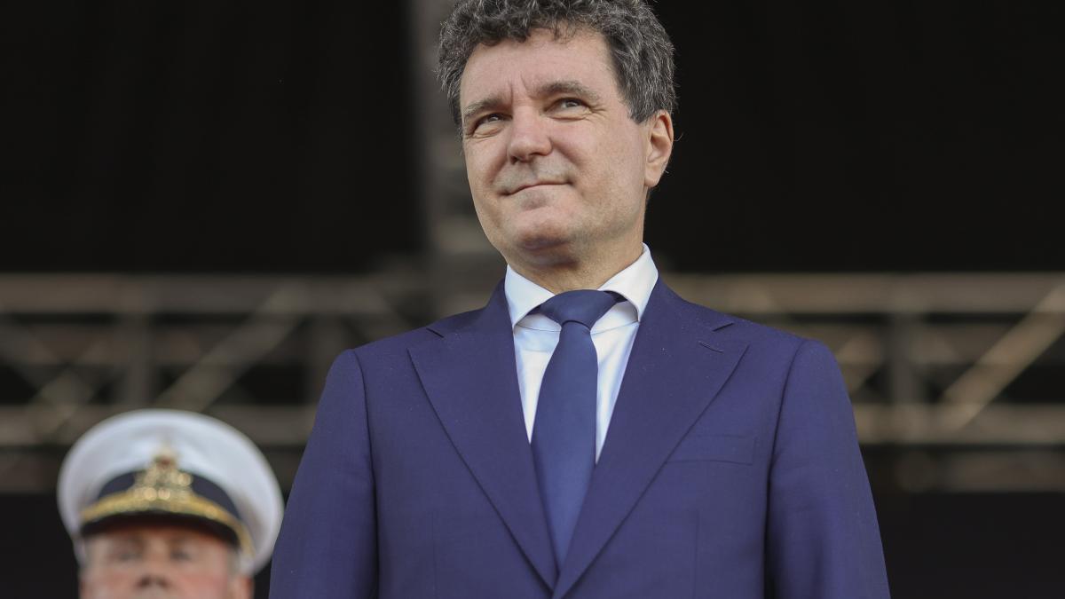 Vicepremierul Dragos Anastasiu Cerei le angajailor la stat s renune