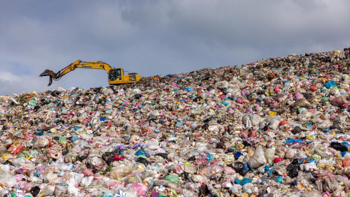 Buzoianu Pregatim o ordonanta pentru a combate deseurile