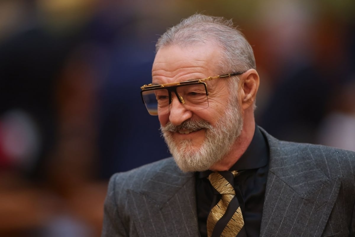 Oferte de 13 milioane de euro pentru Gigi Becali blocata