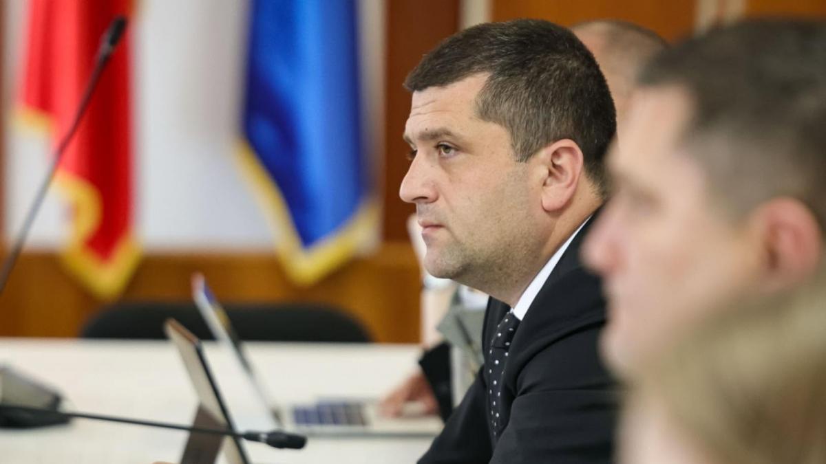 Radu Miruta a interzis accesul in fabrici de armament