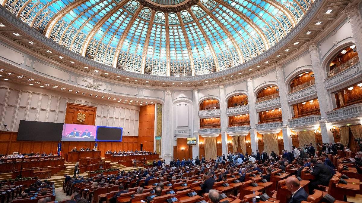AUR anunta atacul la Curtea Constitutionala impotriva Guvernului Bolojan