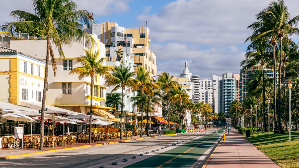 Amenintati de Bolojan angajati pleaca in Miami