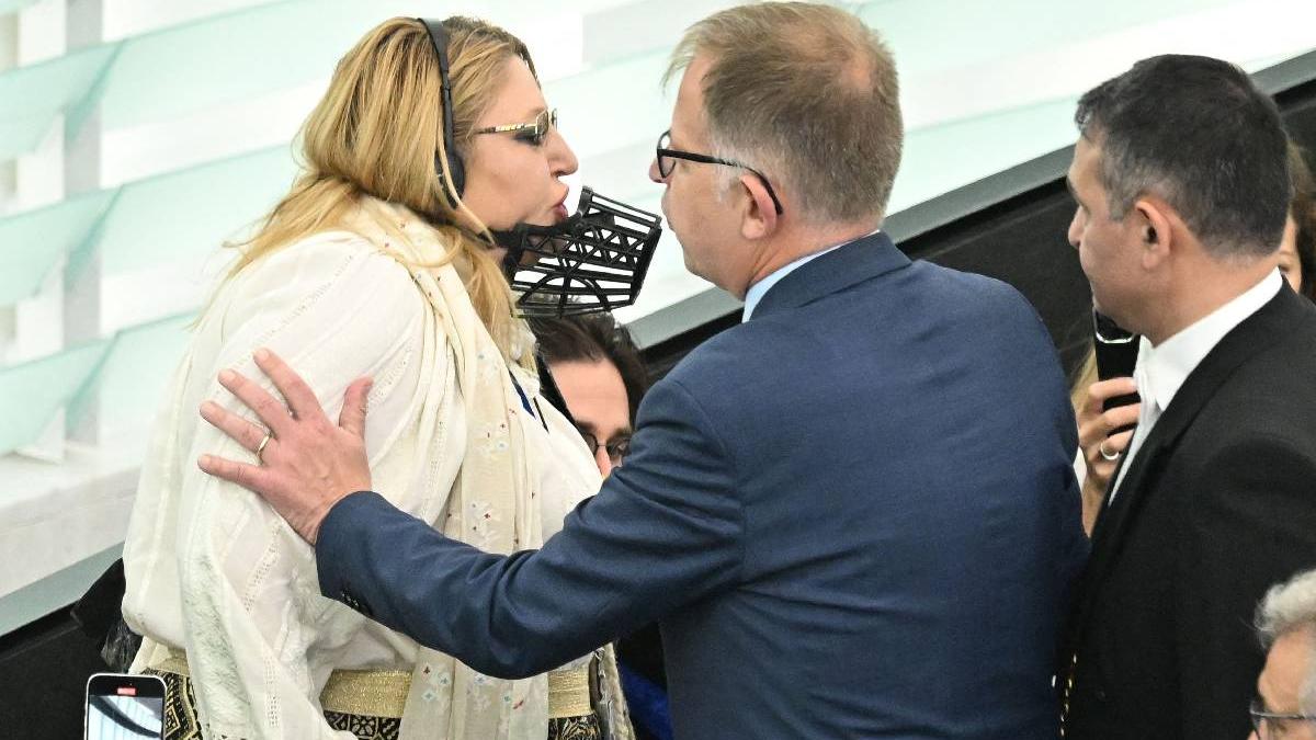 Diana Sosoaca a facut scandal pe aeroport